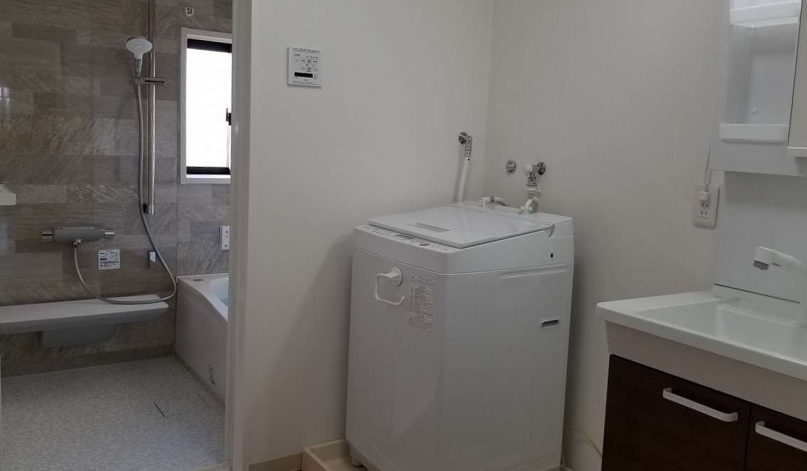 東近江市で浴室と洗面台、脱衣室のリフォームが完成しました。